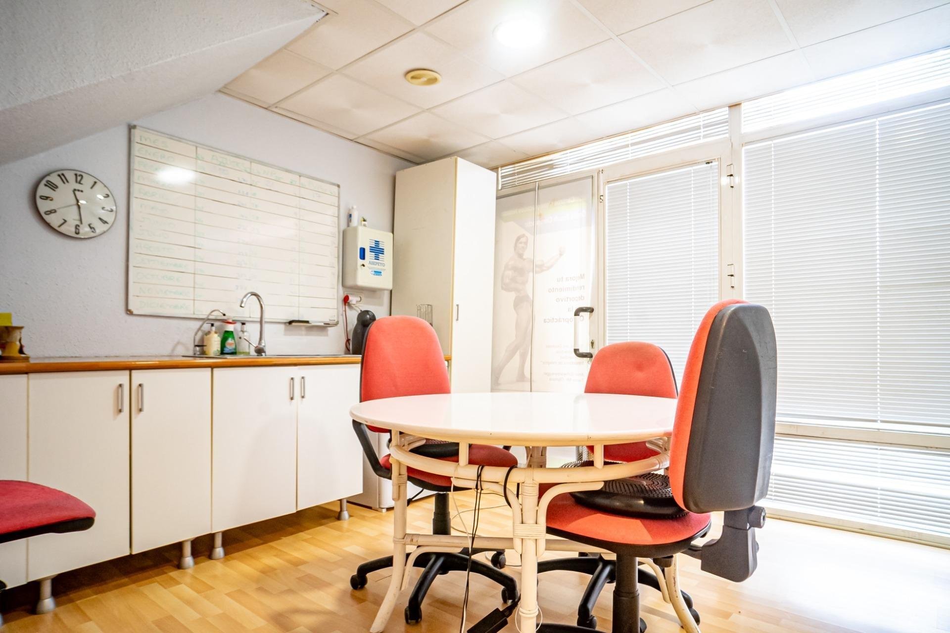 Wiederverkauf - Kommerziell -
Alfaz del Pi