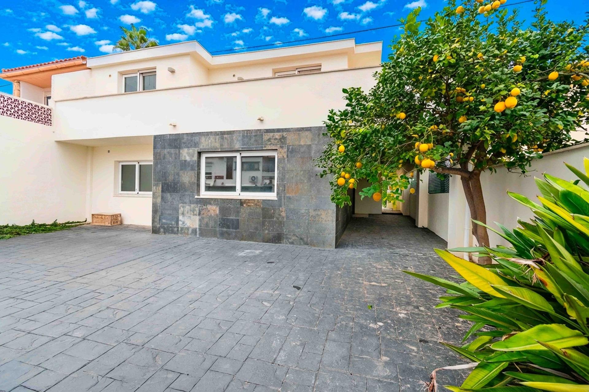 Wiederverkauf - Villa / Doppelhaushälfte -
Alfaz del Pi - Albir