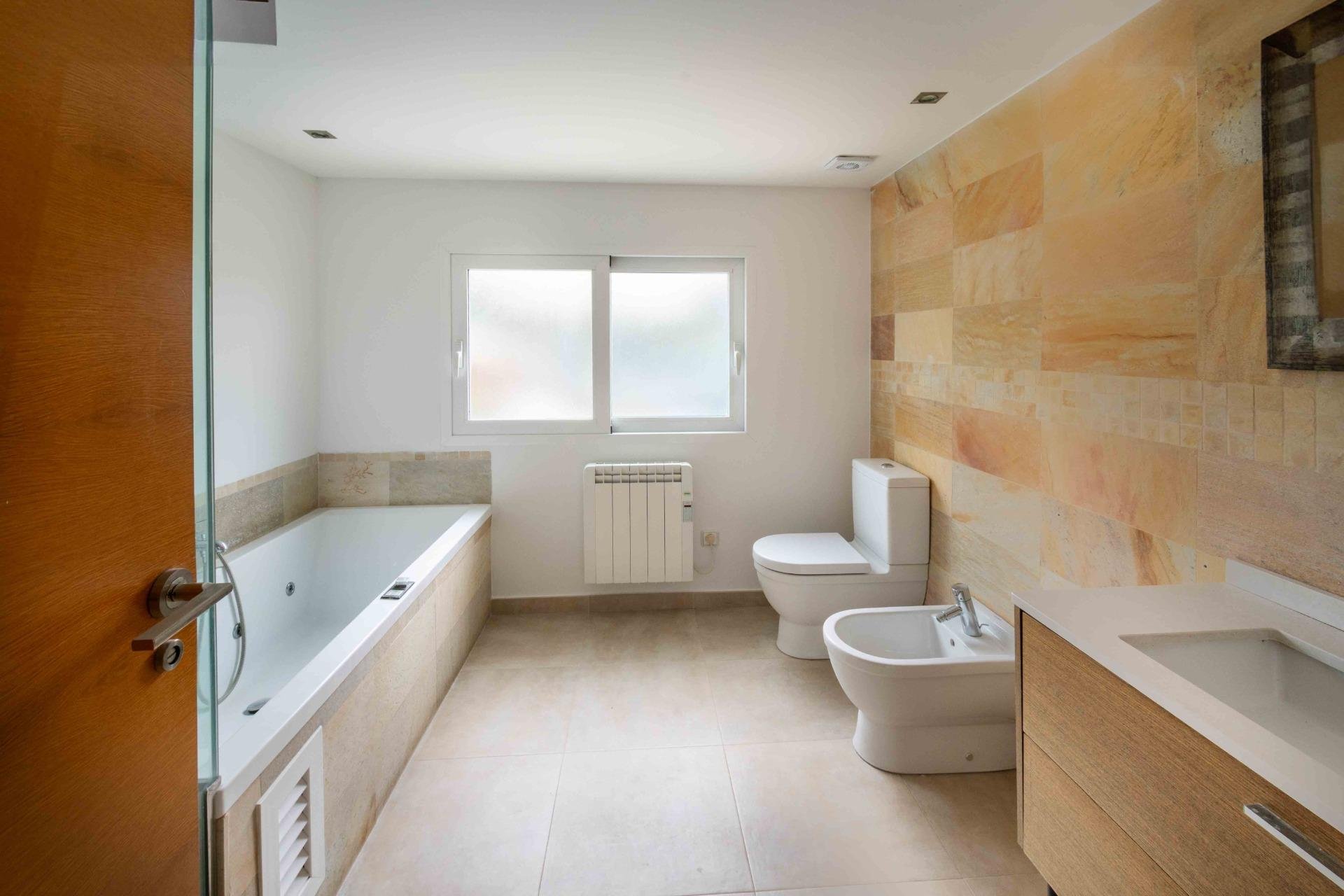 Wiederverkauf - Villa / Doppelhaushälfte -
Alfaz del Pi - Albir