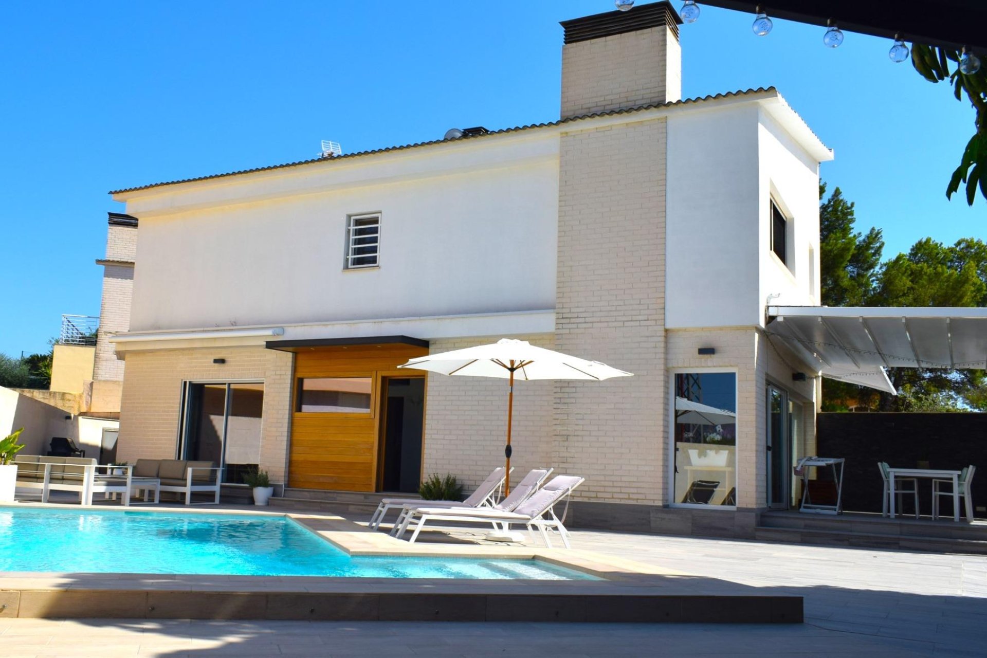 Wiederverkauf - Villa / Doppelhaushälfte -
Alfaz del Pi