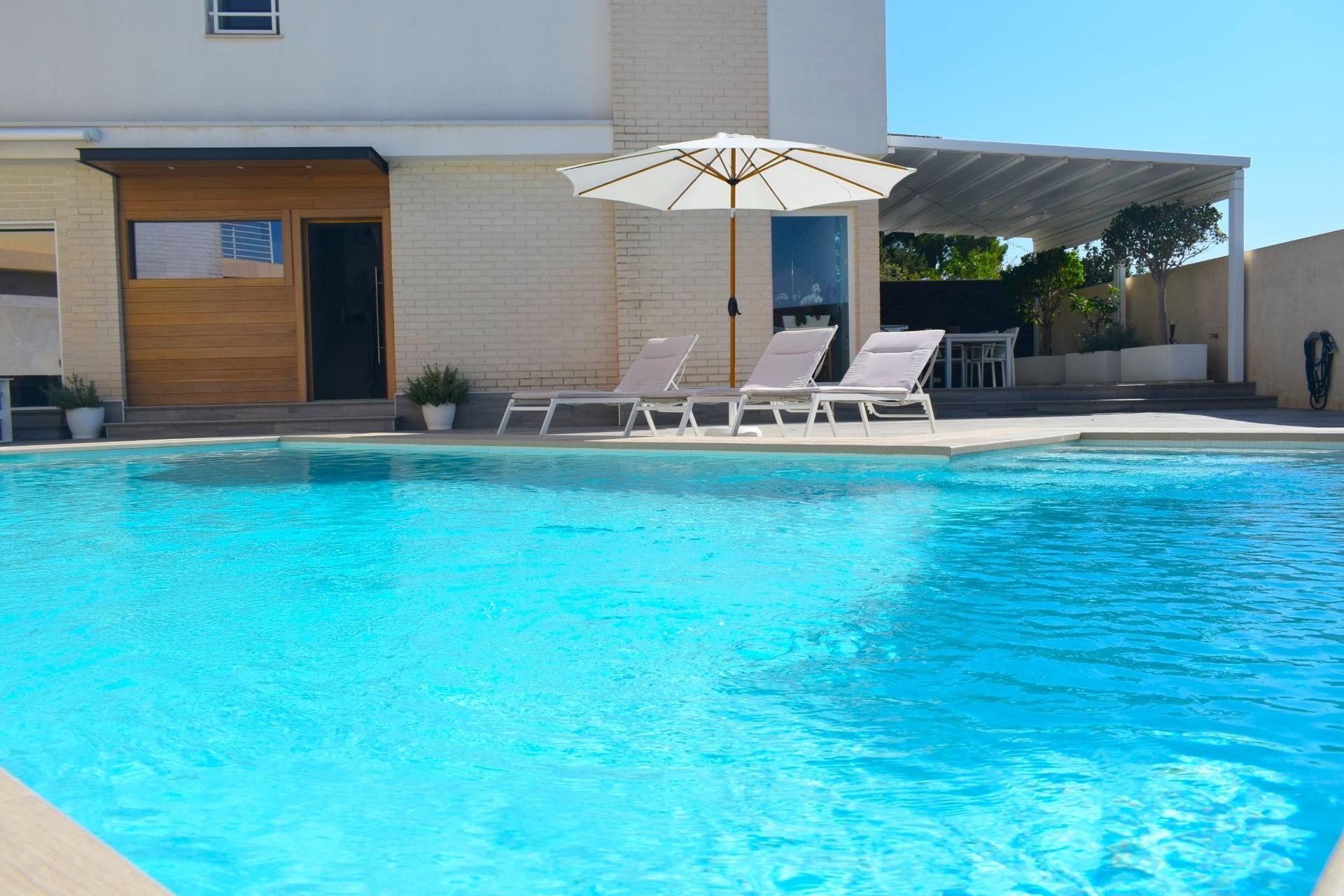 Wiederverkauf - Villa / Doppelhaushälfte -
Alfaz del Pi