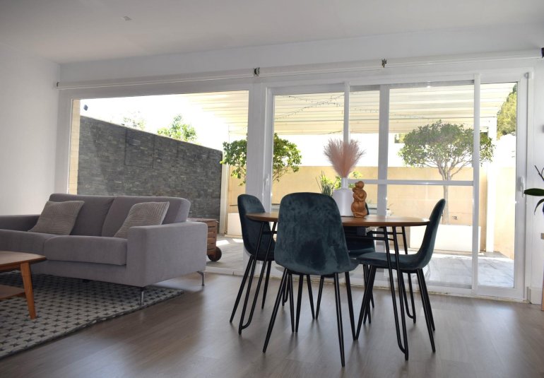 Wiederverkauf - Villa / Doppelhaushälfte -
Alfaz del Pi