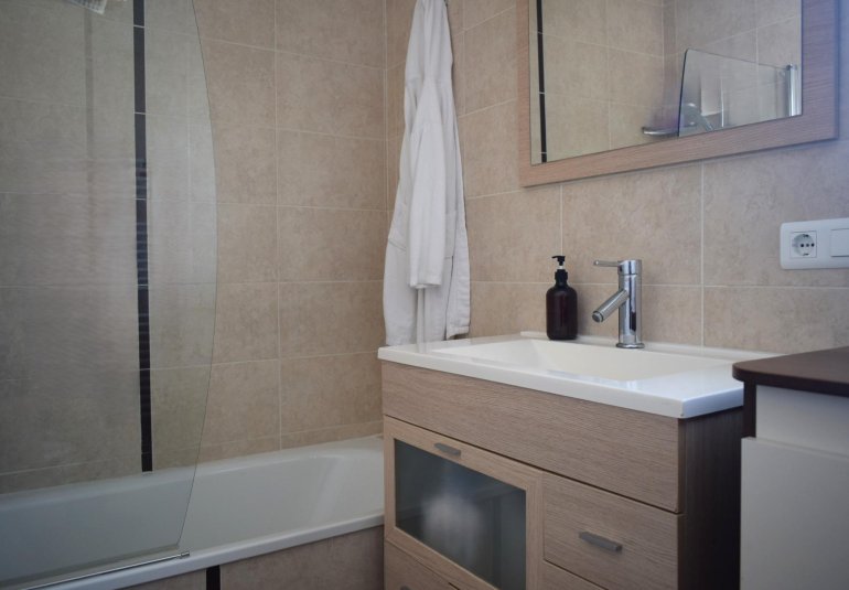 Wiederverkauf - Villa / Doppelhaushälfte -
Alfaz del Pi