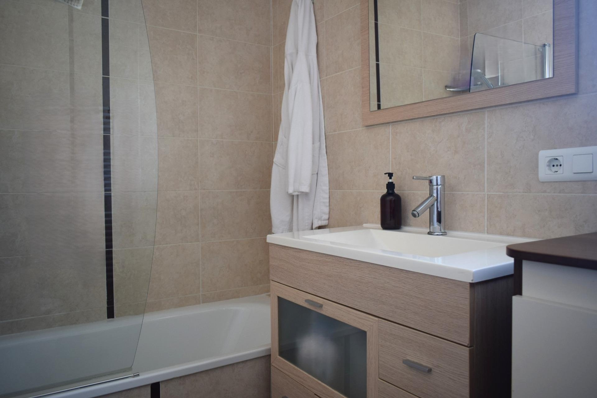 Wiederverkauf - Villa / Doppelhaushälfte -
Alfaz del Pi