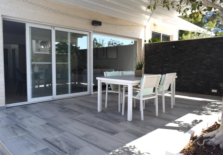 Wiederverkauf - Villa / Doppelhaushälfte -
Alfaz del Pi