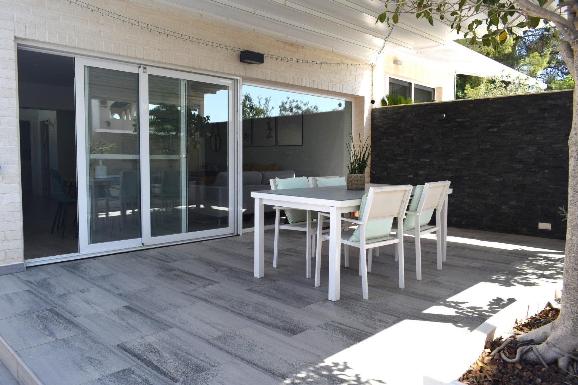 Wiederverkauf - Villa / Doppelhaushälfte -
Alfaz del Pi