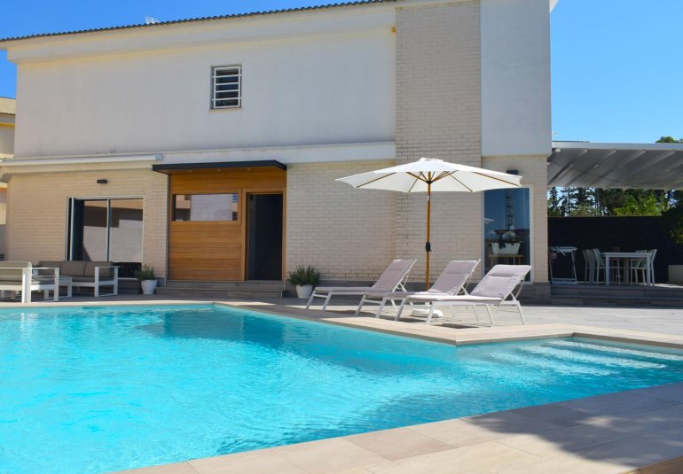 Wiederverkauf - Villa / Doppelhaushälfte -
Alfaz del Pi