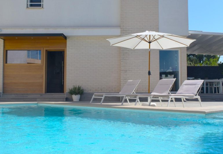 Wiederverkauf - Villa / Doppelhaushälfte -
Alfaz del Pi