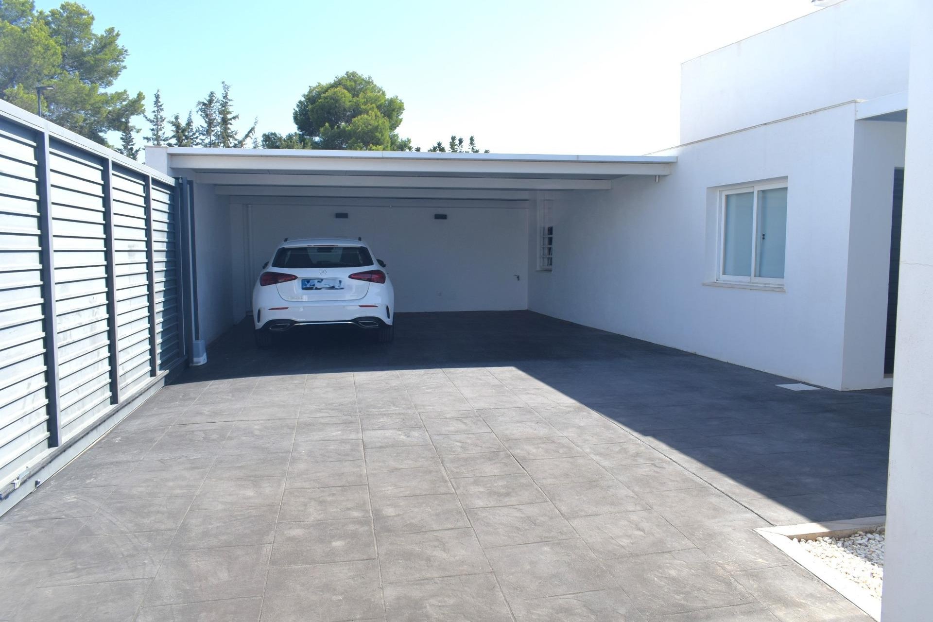 Wiederverkauf - Villa / Doppelhaushälfte -
Alfaz del Pi