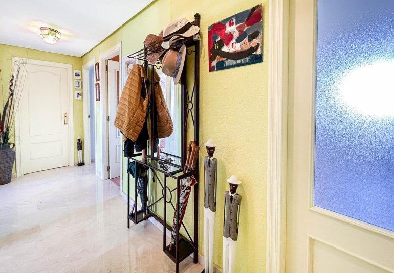 Wiederverkauf - Wohnung -
Altea